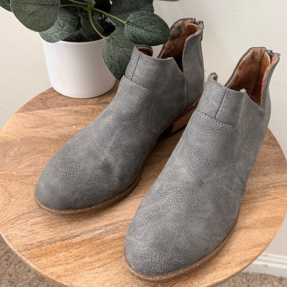 BOC Born Concept Ankle Booties Back Zip Comfort Block Heel Gray Size 6.5